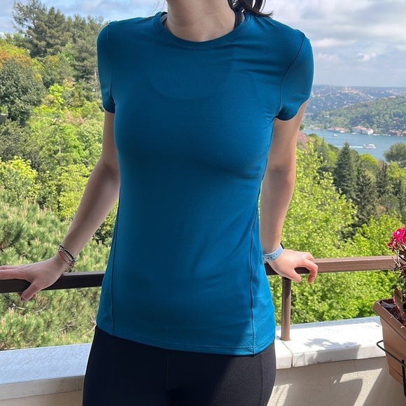 Athleta Tops - Athleta teal color short sleeve tshirt